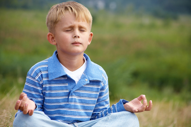 Ребенок медитирует