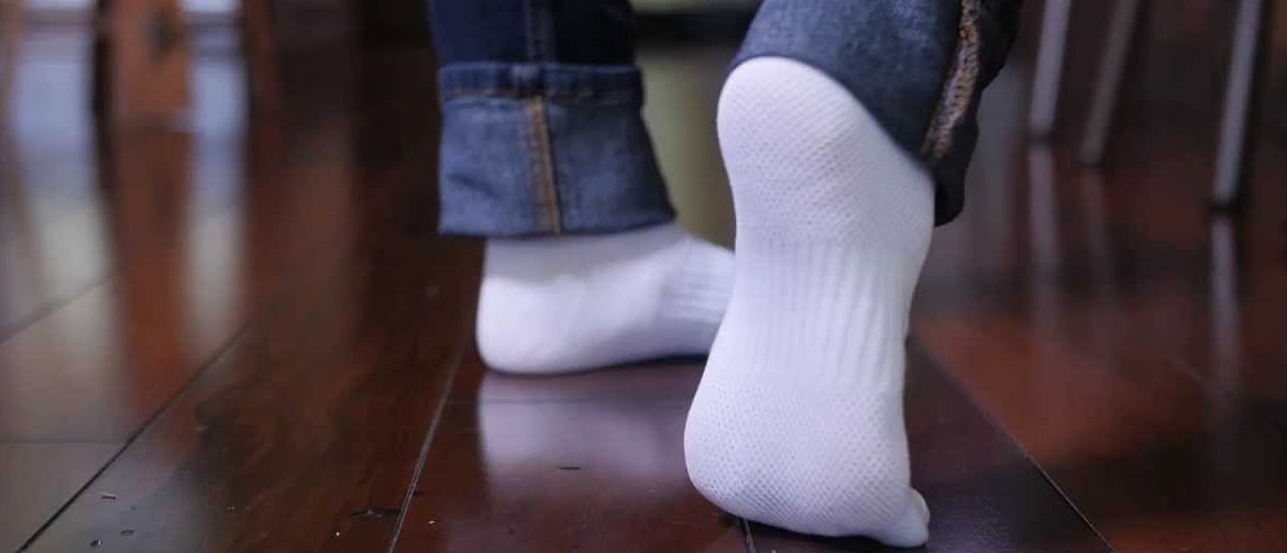 В чем замочить белые носки перед стиркой