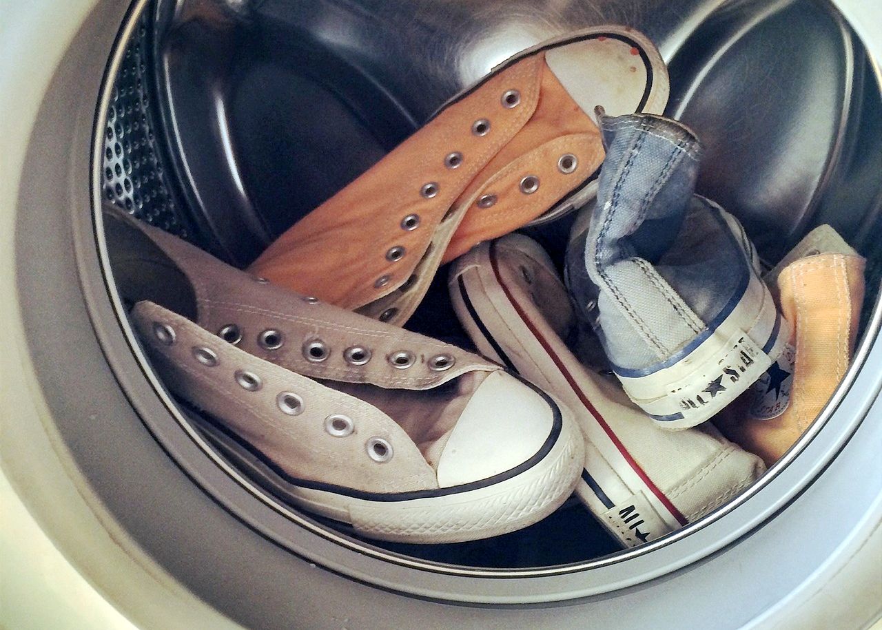 Можно ли стирать кеды в стиральной. Стиральная машина для обуви.