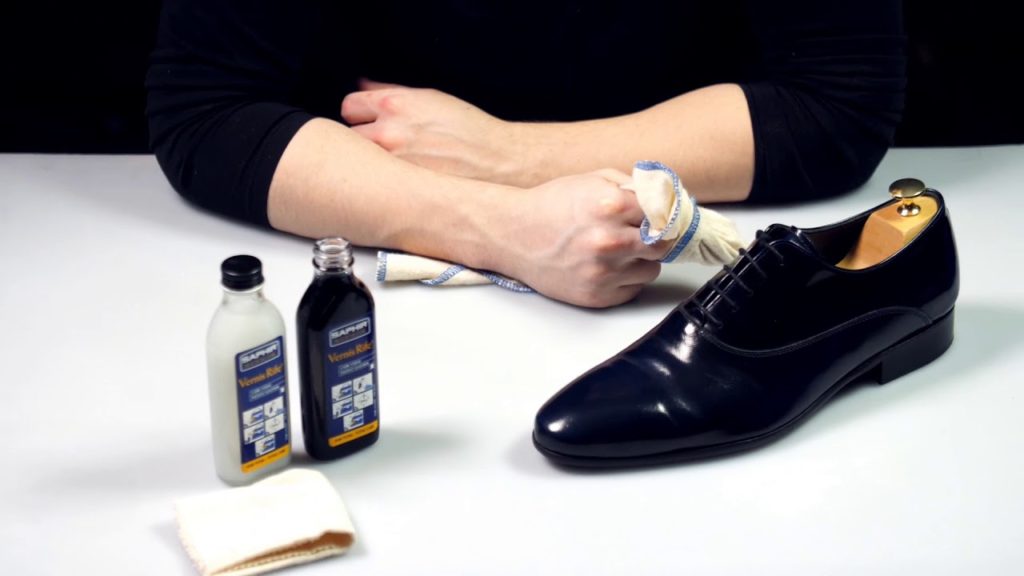 Чем можно и как правильно очистить лаковую обувь